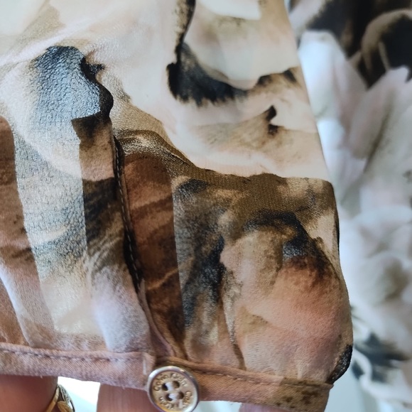 CALVIN KLEIN WOMEN’S SIZE XS FLORAL LINED LIGHTWEIGHT CLASSY BLOUSE. - Picture 4 of 12